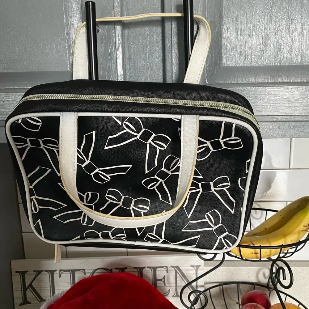 Vintage Saks Fifth Avenue women’s cosmetic bag